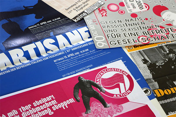 Vier Plakate und ein Flugblatt rufen zu antifaschistischen Aktionen auf. Eines der Plakate hat den 61. Jahrestag der Befreiung Italiens vom Faschismus, den 19. April 2006, zum Anlass, ein weiteres ruft zur Teilnahme an einer Demo gegen Nazis, RassistInnen und SexistInnen für eine befreite Gesellschaft am 28.6.2006 auf. Der Flyer informiert über eine Demonstration gegen Abschiebelager.